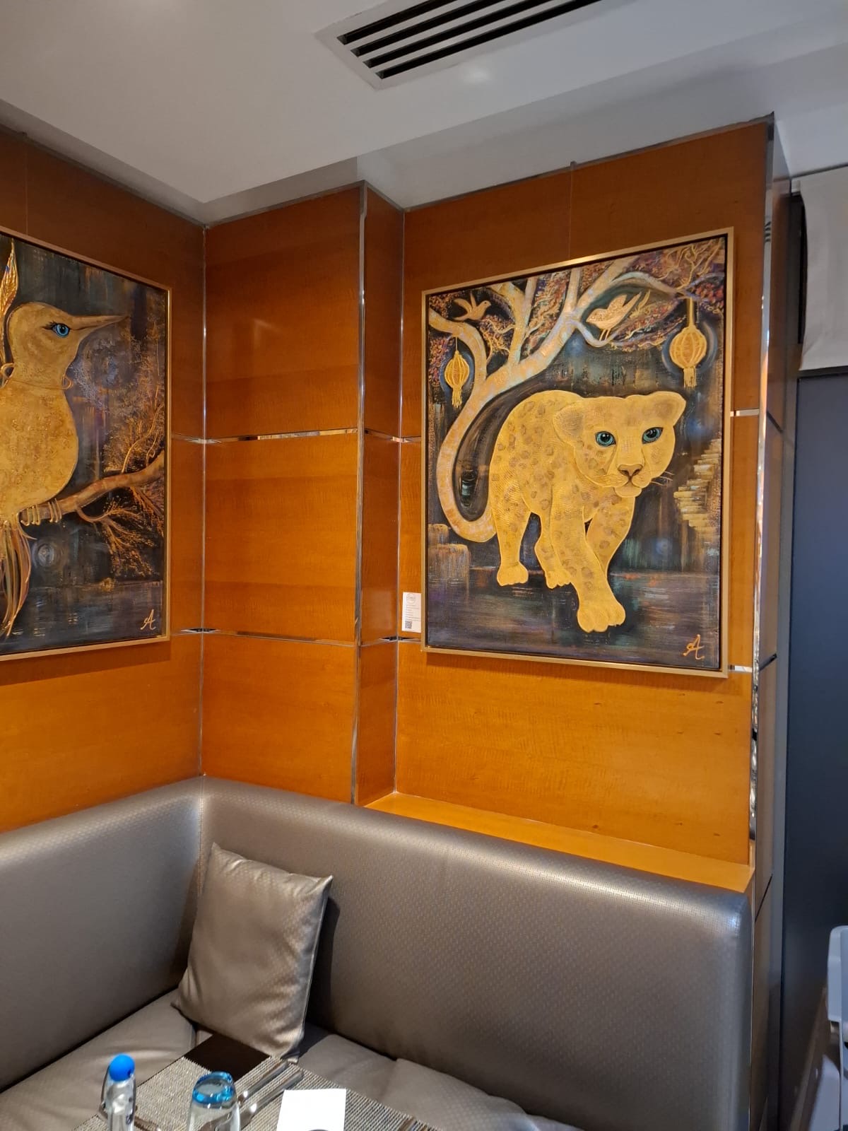 Cheetah“DUBAI • NOW ON EXHIBITION” Textured Art