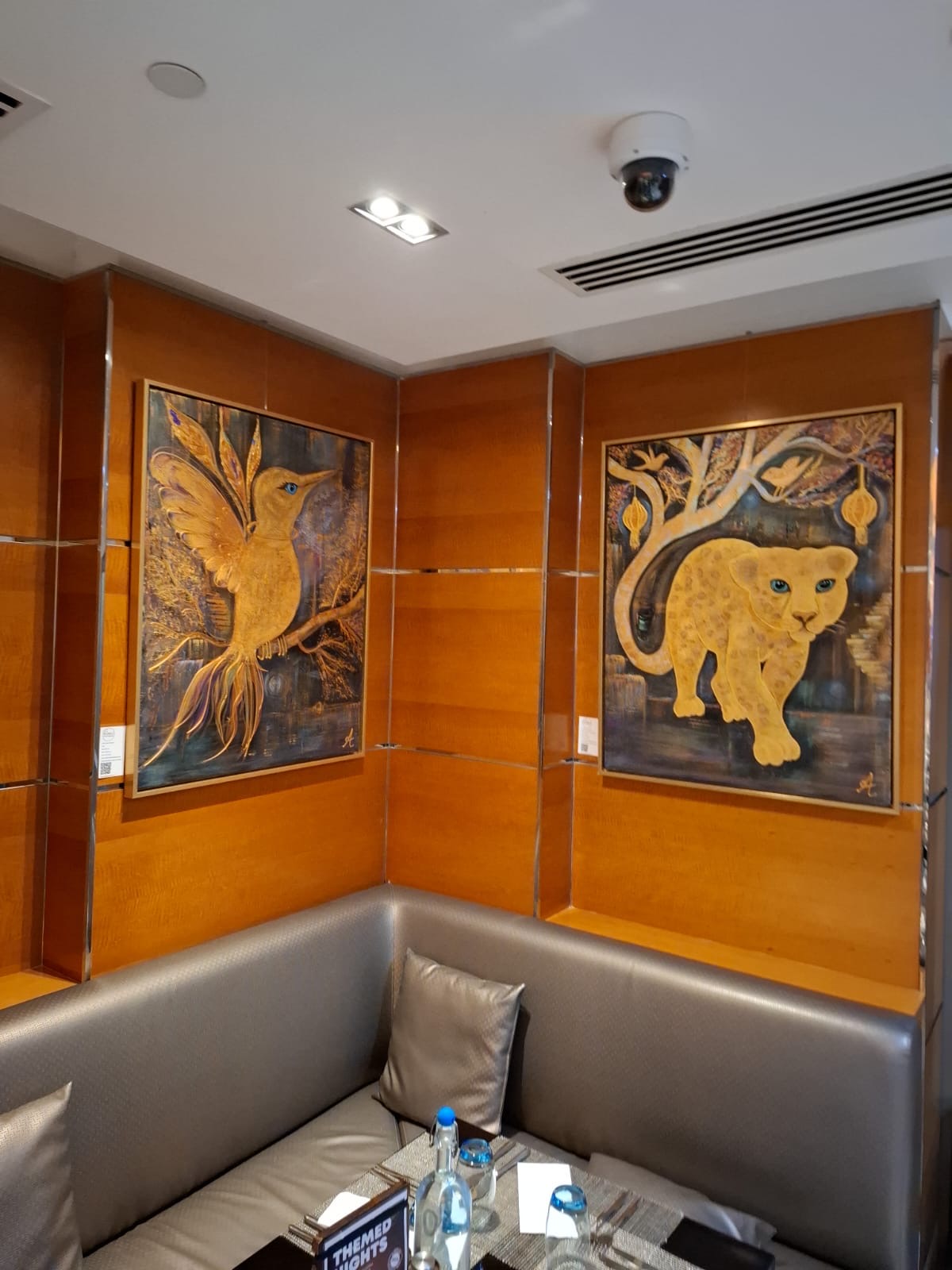 Cheetah“DUBAI • NOW ON EXHIBITION” Textured Art