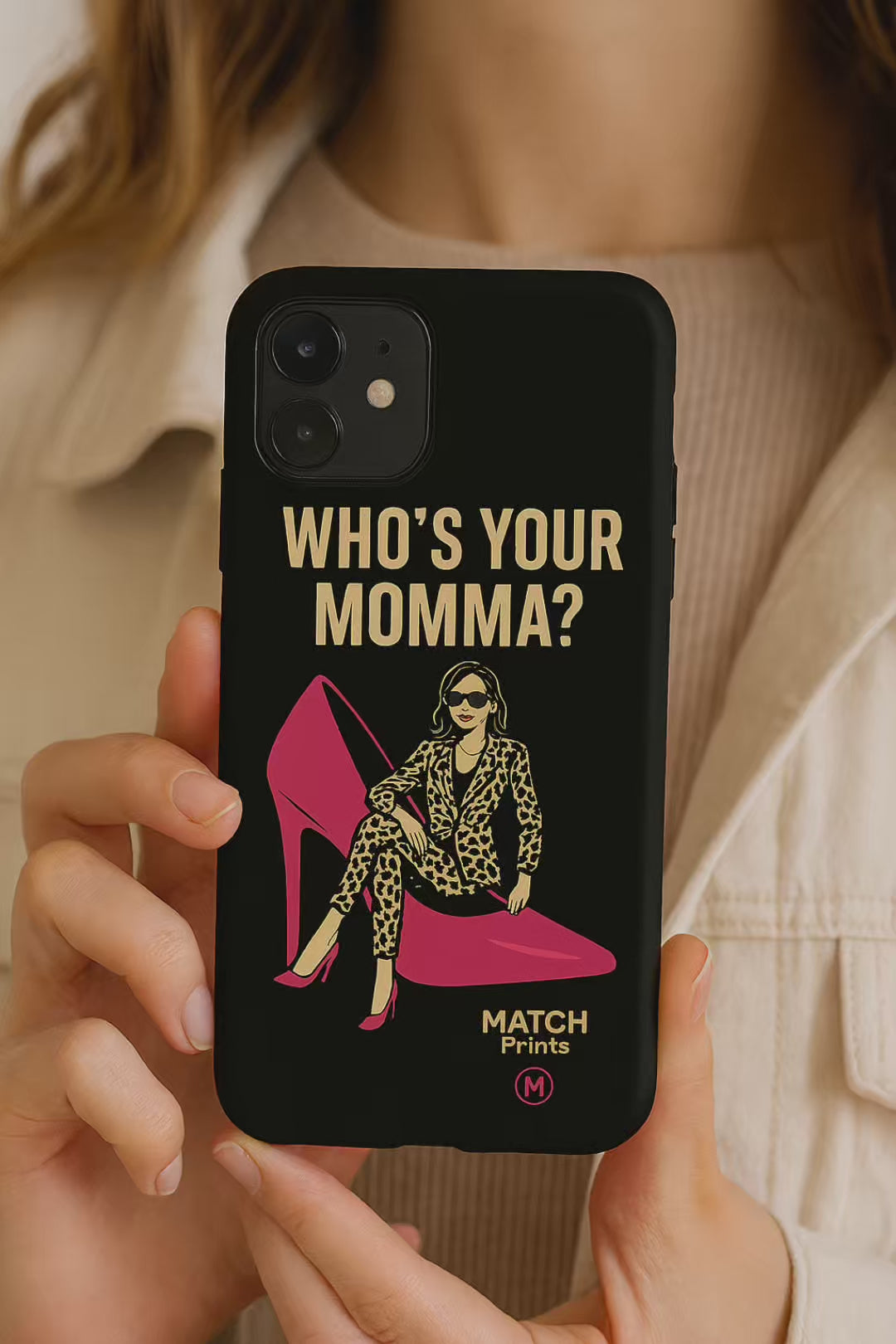 Premium telefoonhoesje Why Not Do It With Class who's your momma in zwart voor iPhone 16